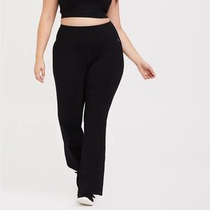 Bootcut Active Pant